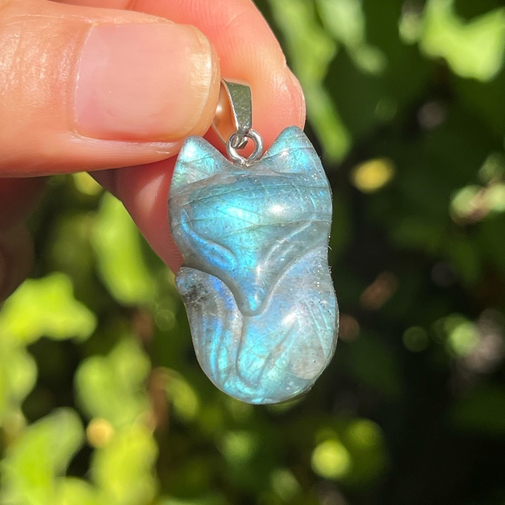Stainless steel flashy labradorite‎ fox pendant